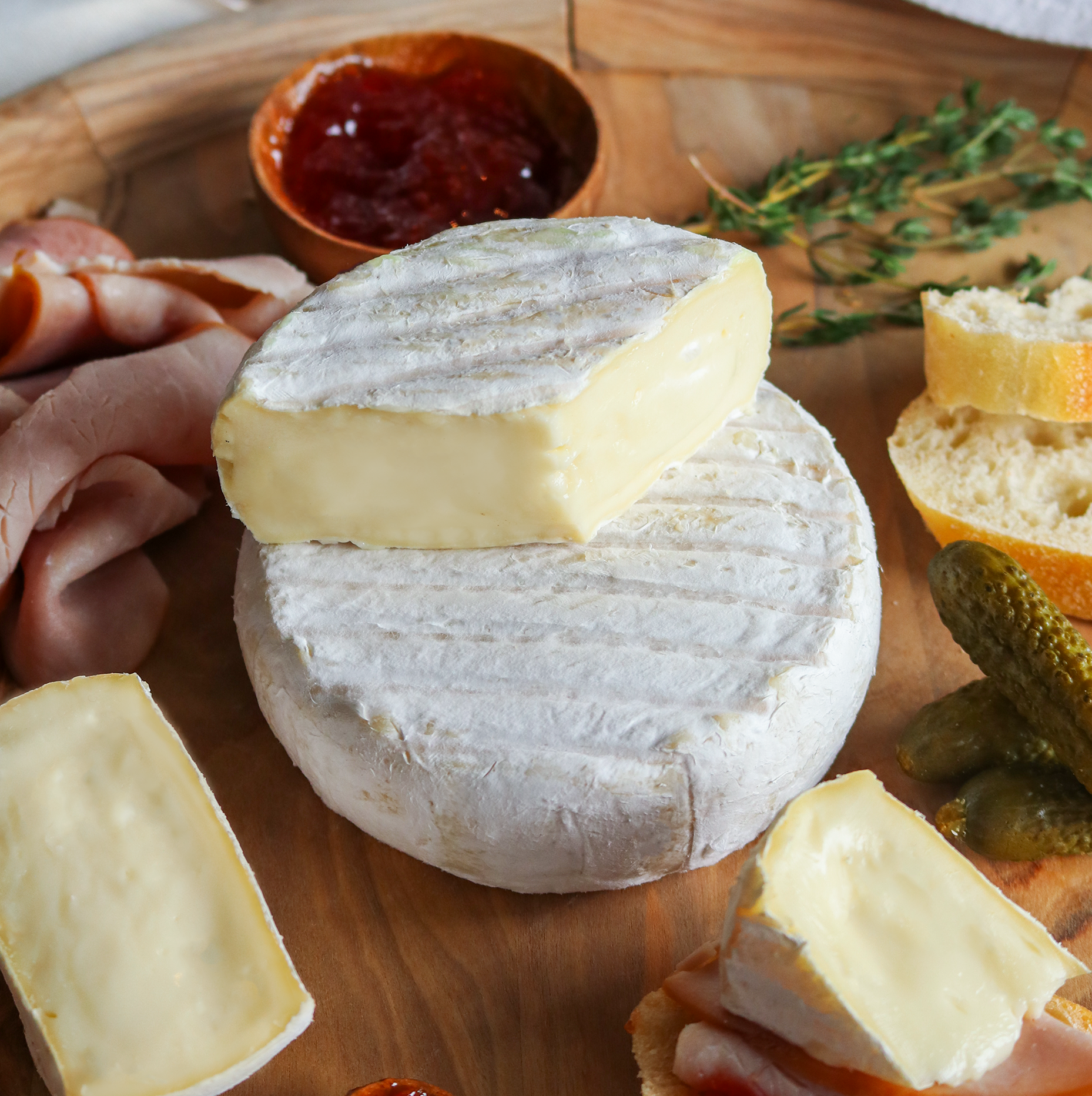 wheels of brie with jam