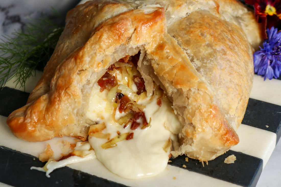 baked brie wrapped in puff pastry