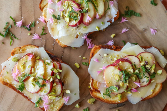 Toma & Peach toasts with pistachios and honey on board