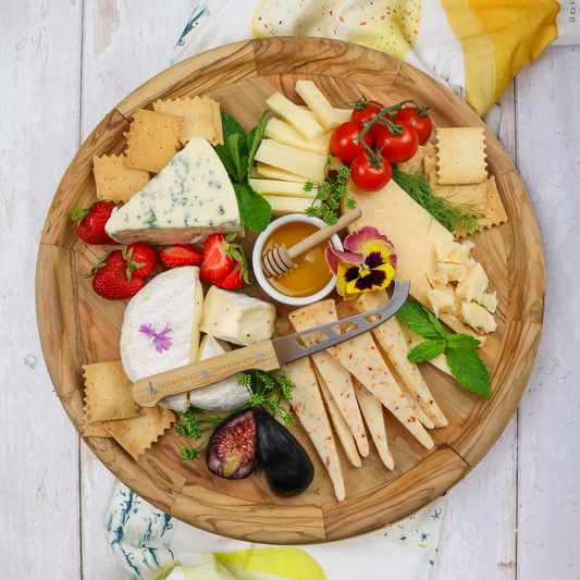 Cheese the moment gift pack on round board